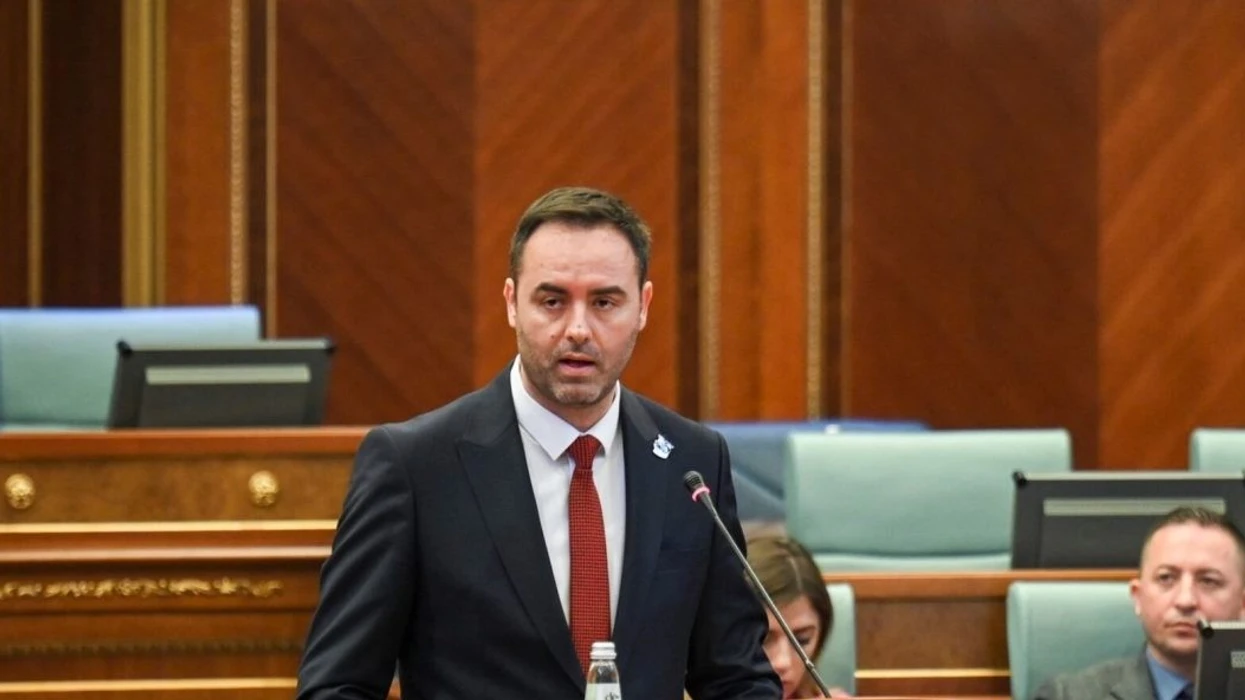 Vetëvendosje propozon Glauk Konjufcën për president