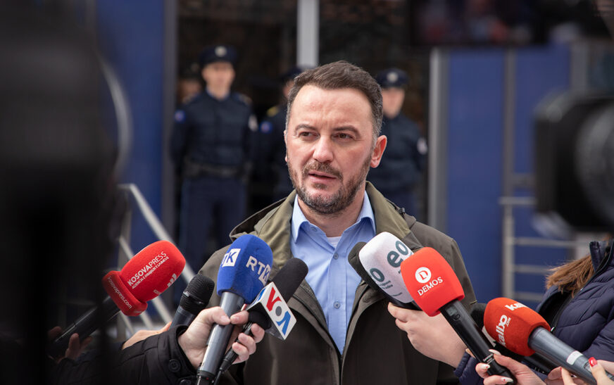 Molliqaj: Sot duhet t’i themi jo kapjes së shtetit