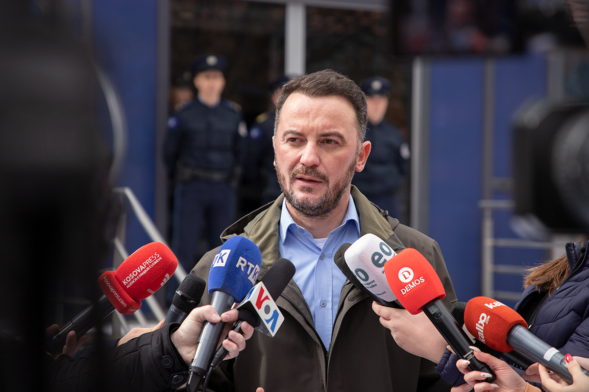 Molliqaj: Sot duhet t’i themi jo kapjes së shtetit