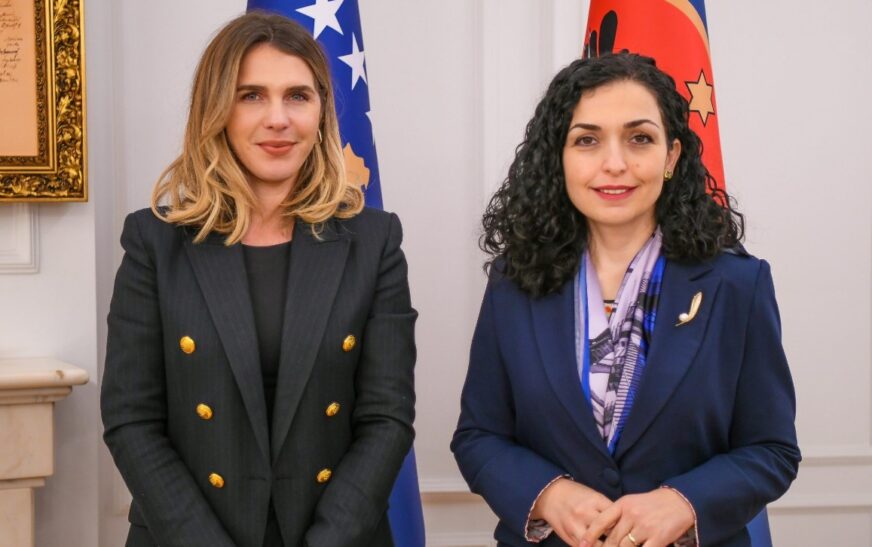 Hollaj i quan “shpifje” pretendimet se Osmani ka bashkëpunuar me Ramën dhe Grenellin për t’i bërë puç qeverisë