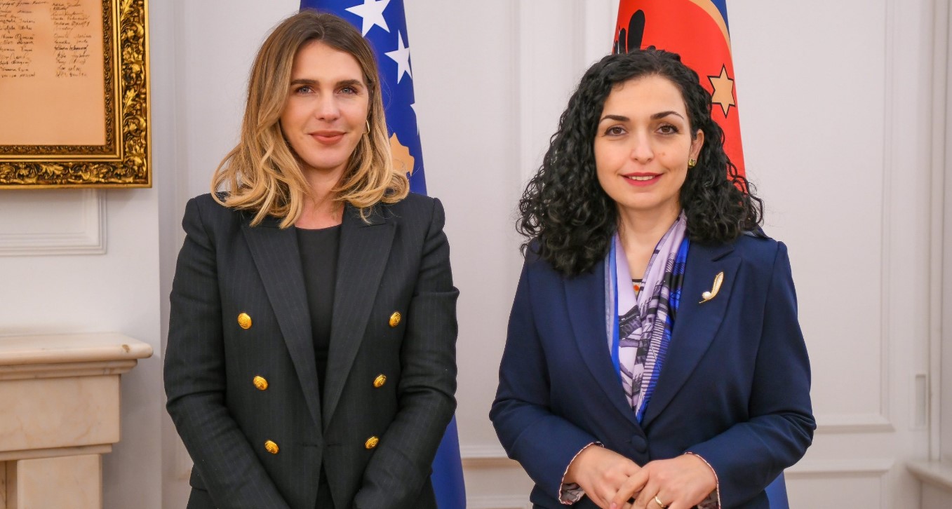 Hollaj i quan “shpifje” pretendimet se Osmani ka bashkëpunuar me Ramën dhe Grenellin për t’i bërë puç qeverisë