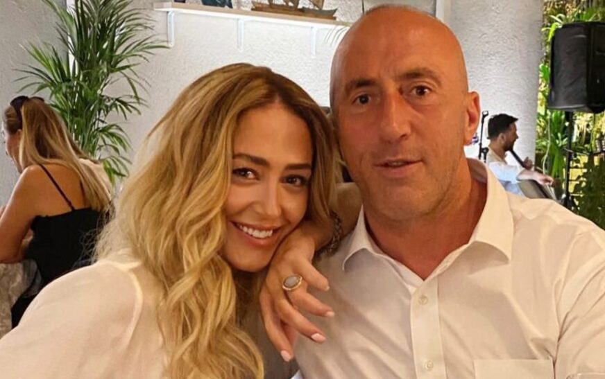 Dhunë në familje? Anita flet për Ramushin: Burri e tregon tjetërkund forcën