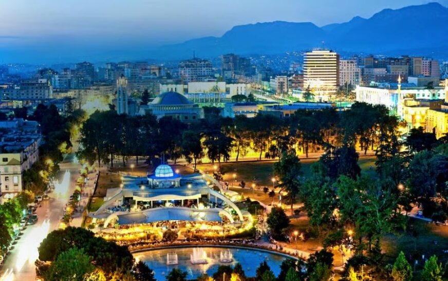 Paga mesatare në Shqipëri arrin në 87 mijë lekë, rritet numri i punonjësve që paguhen mbi 120 mijë lekë në muaj