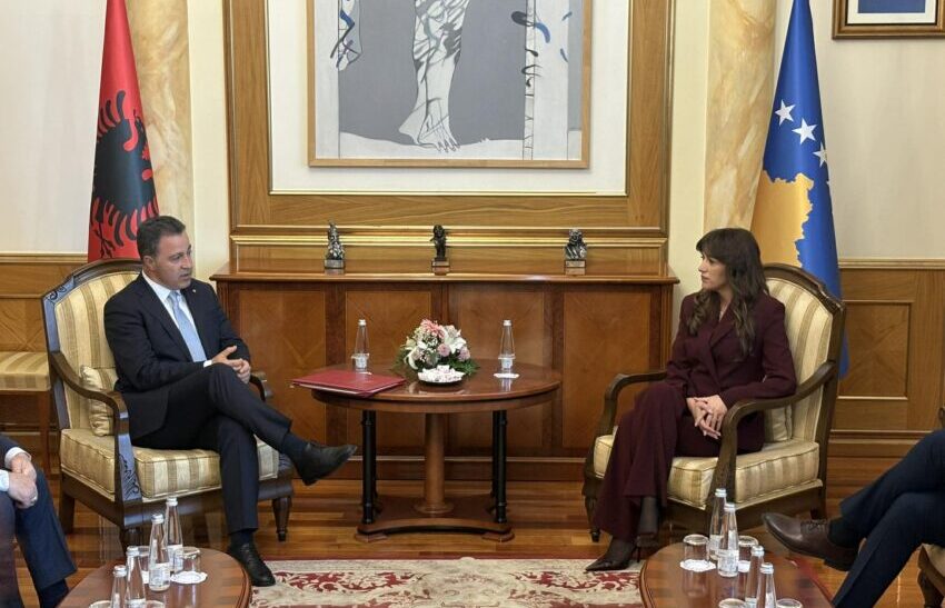 Haxhiu pret në takim homologun e saj shqiptar, Peleshin