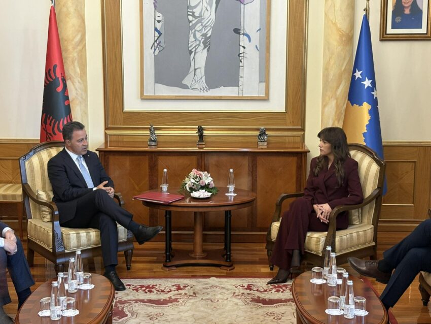 Haxhiu pret në takim homologun e saj shqiptar, Peleshin