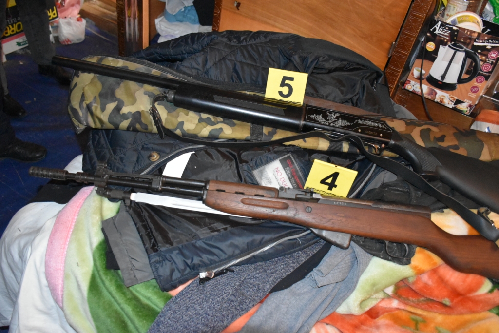 Brenda një jave, Policia e Pejës sekuestron armë e municion – disa të dyshuar në hetim