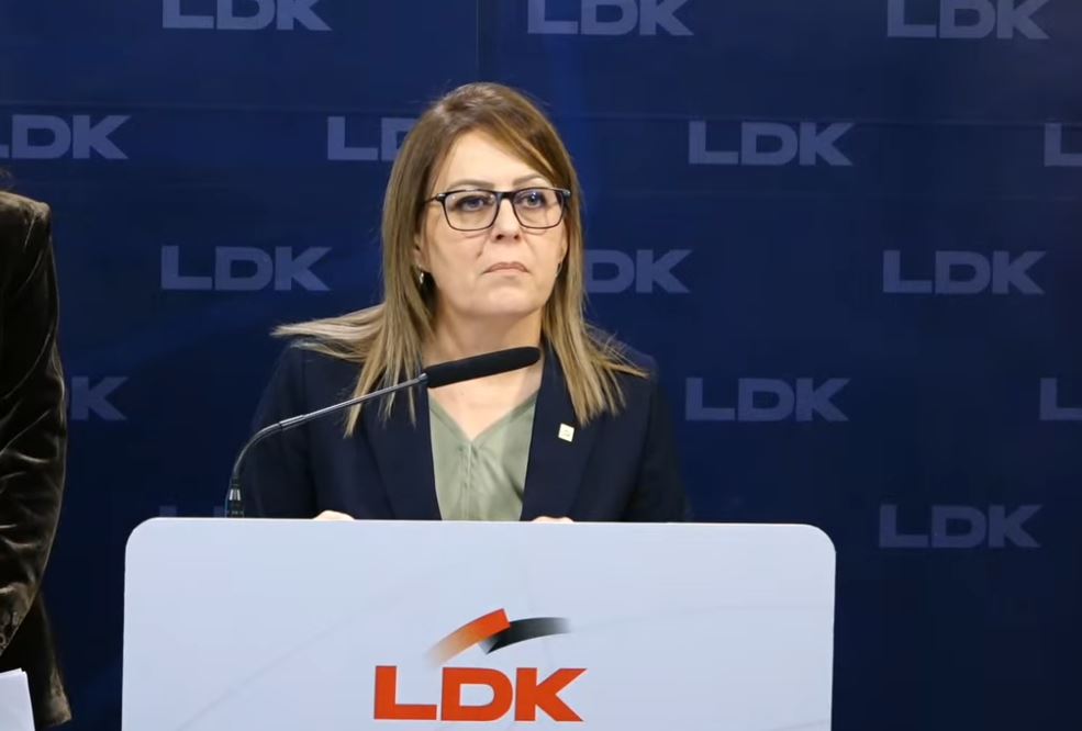 Bajrami publikon postimin e dikurshëm të Kurtit ku ankohej për naftën e shtrenjtë: A s’po ndjeheni të mashtruar?