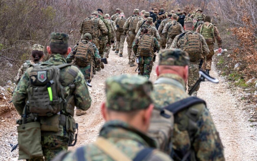 KFOR-i rrit gatishmërinë, zhvillon marshime sfiduese në terrenet malore të Kosovës