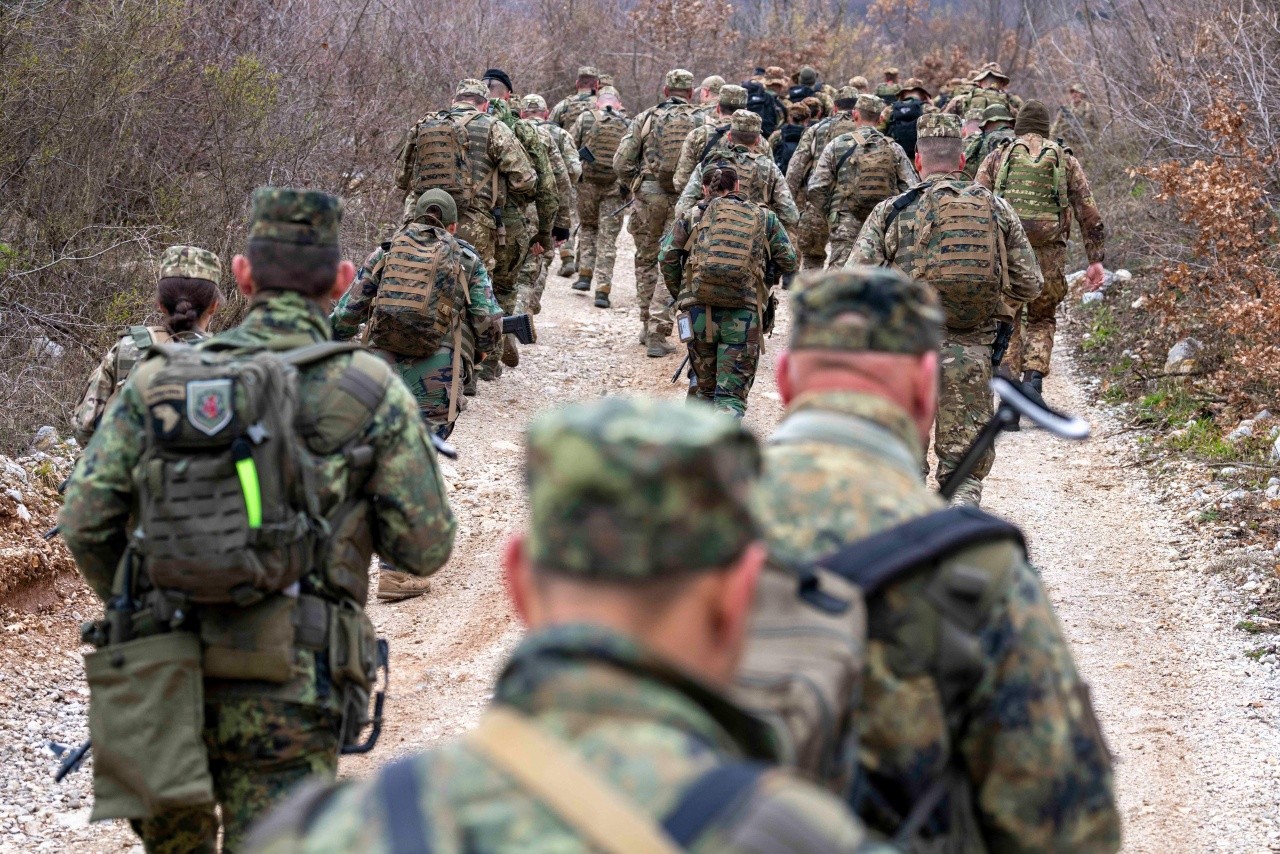 KFOR-i rrit gatishmërinë, zhvillon marshime sfiduese në terrenet malore të Kosovës