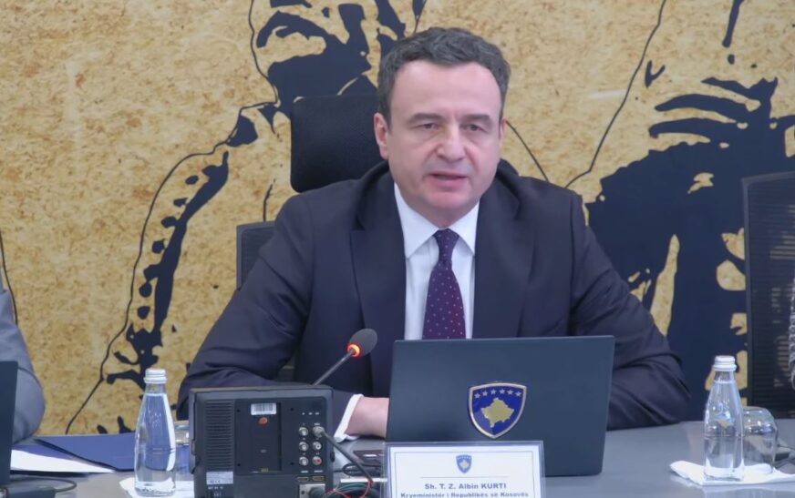 Kurti i bën thirrje ndërkombëtarëve: Ndëshkoni Serbinë për provokimet