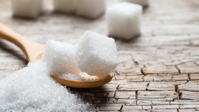 Konsumimi i tepërt i sheqerit mund të dëmtojë trurin