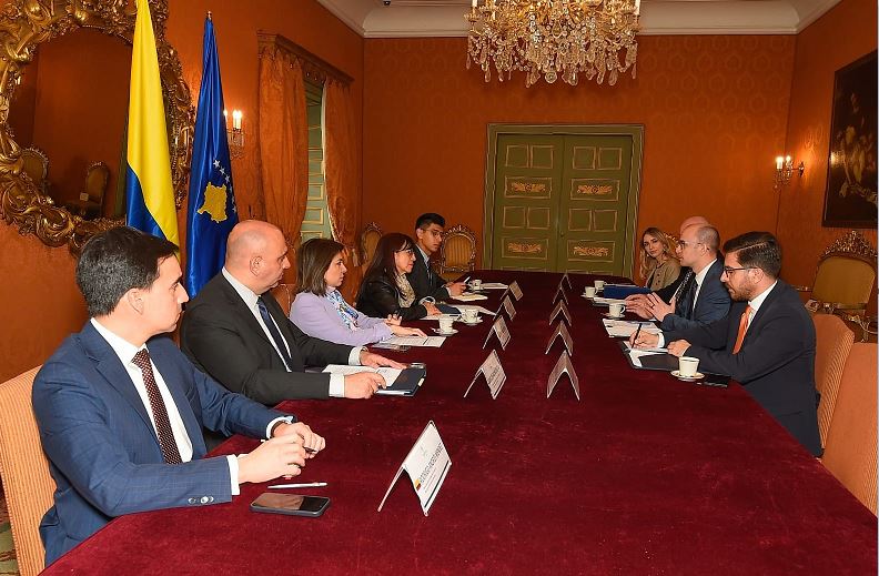 Firmoset ujdia mes Kosovës dhe Kolumbisë, hiqen vizat për pasaportat diplomatike dhe zyrtare