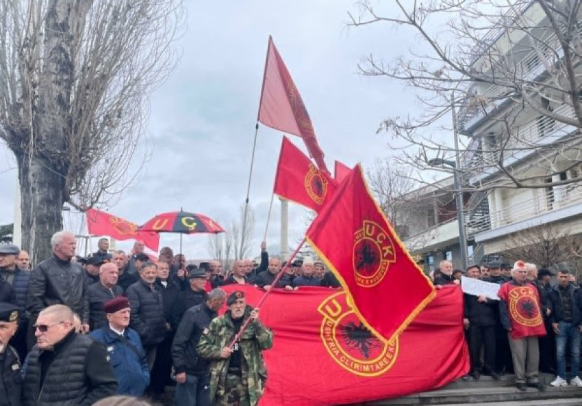 Protesta e OVL-UÇK kundër ekspozitës për masakra, qytetarët kërkojnë drejtësi