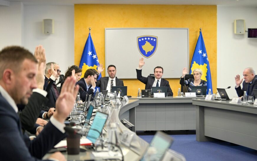 Qeveria mblidhet nesër, në rend dite shpërblimi i futbollistëve dhe propozimi i dërgimit të FSK-së në Gazë