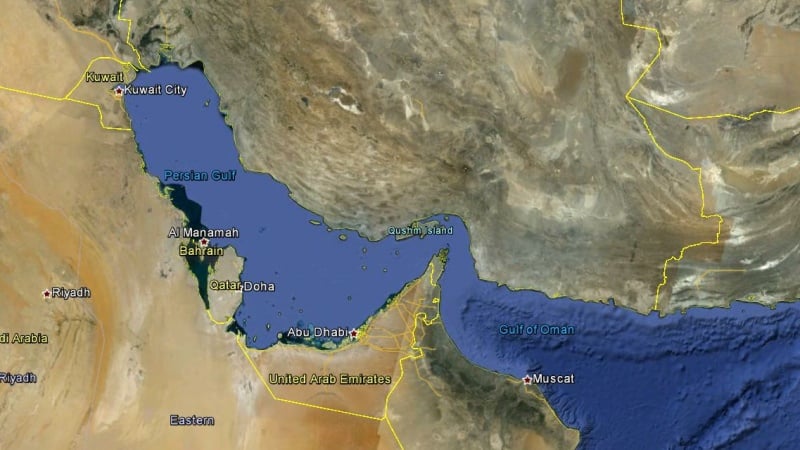 Dhjetëra cisterna nafte të bllokuara në Gjirin Persik