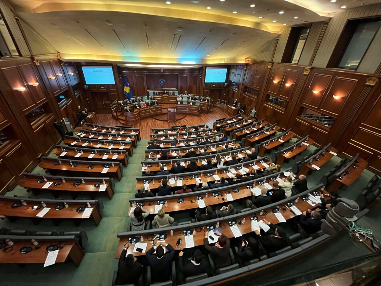 66 deputetë në seancën për presidentit, Haxhiu fton opozitën për të marrë pjesë