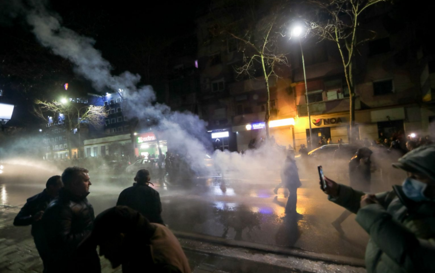 Tiranë: Lirohen nga qelia 15 protestuesit e opozitës