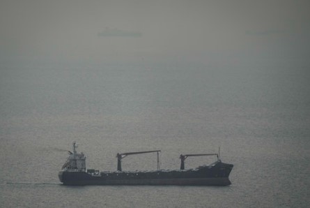 Dy cisterna gazi me flamur indian kalojnë Ngushticën e Hormuzit pa incidente