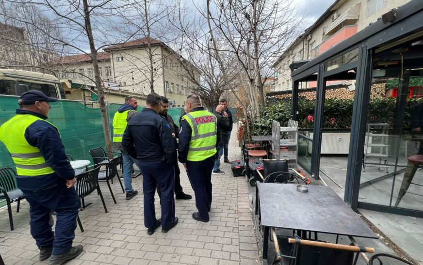 Komuna e Prishtinës nis aksion, liron hapësirat publike