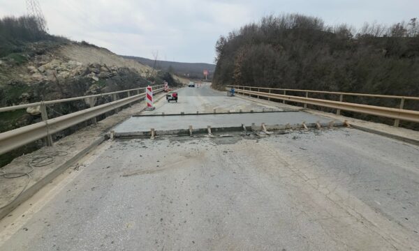 Lirohet për qarkullim magjistralja Pejë – Prishtinë