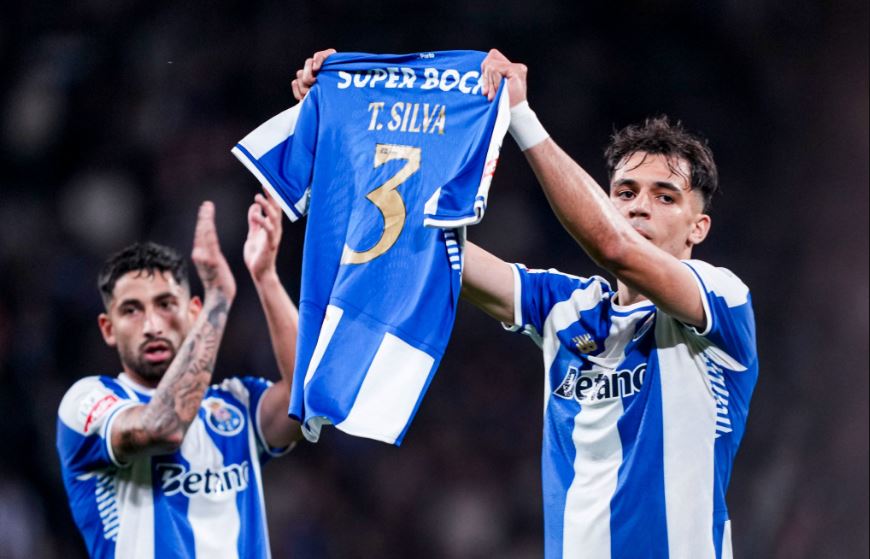 Për ta ngushëlluar për vdekjen e nënës, Veiga golin ia dedikoi Thiago Silvas