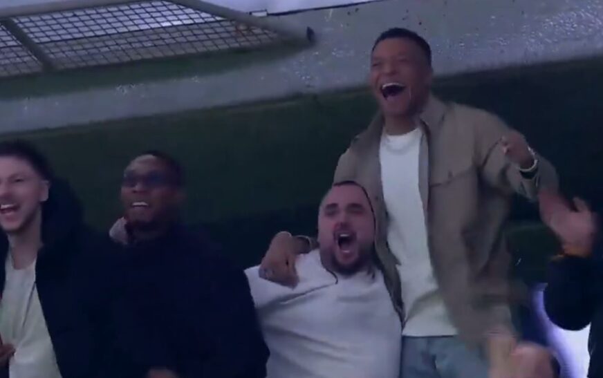 Festa e “çmendur” e Mbappes-ë te hat-triku i Valverdes, sulmuesi francez e shikoi ndeshjen nga tribunat