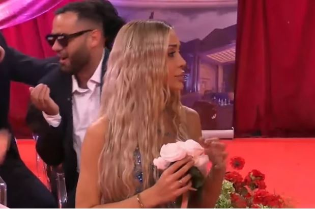 Brikena shihet në lot, momenti që mori vëmendje në dasmë të Gimbos dhe Selin