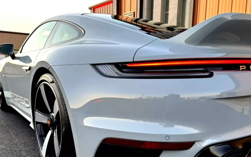 Ky Porsche 911, i shitur për herë të parë në vitin 2025, u rishit për pothuajse dyfishin e çmimit fillestar