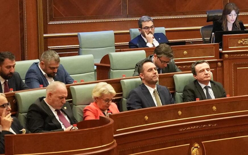 LVV beson se mund t’i ndryshojë nënshkrimet për president, ekspertët kanë dyshime