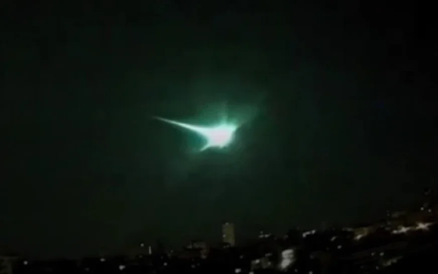 Një ‘top zjarri i gjelbër’ ndriçon qiellin mbi Oregon dhe Uashington