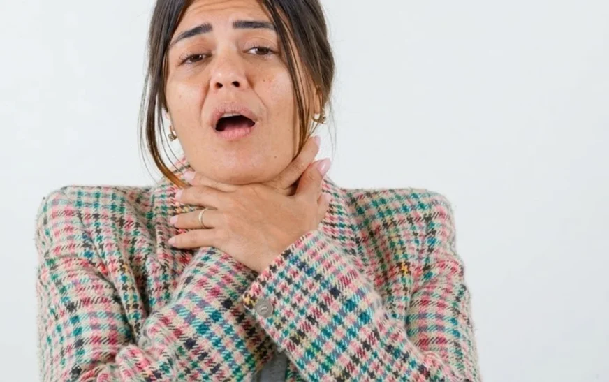 Po ju merret fryma papritur dhe nuk mund të flisni? Ja çfarë nuk guxoni të bëni në këtë situatë