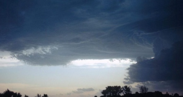 Mot i paqëndrueshëm: IHMK paralajmëron për erëra të fuqishme