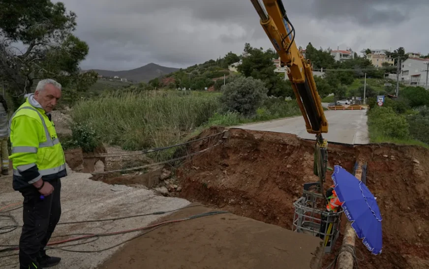Rreshje të mëdha përmbytin 25 shtëpi në ishullin Poros, Greqi