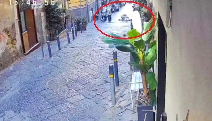 Djali hodhi statujën nga ballkoni dhe la të vdekur turisten, prindërit ndiqen penalisht për vrasje