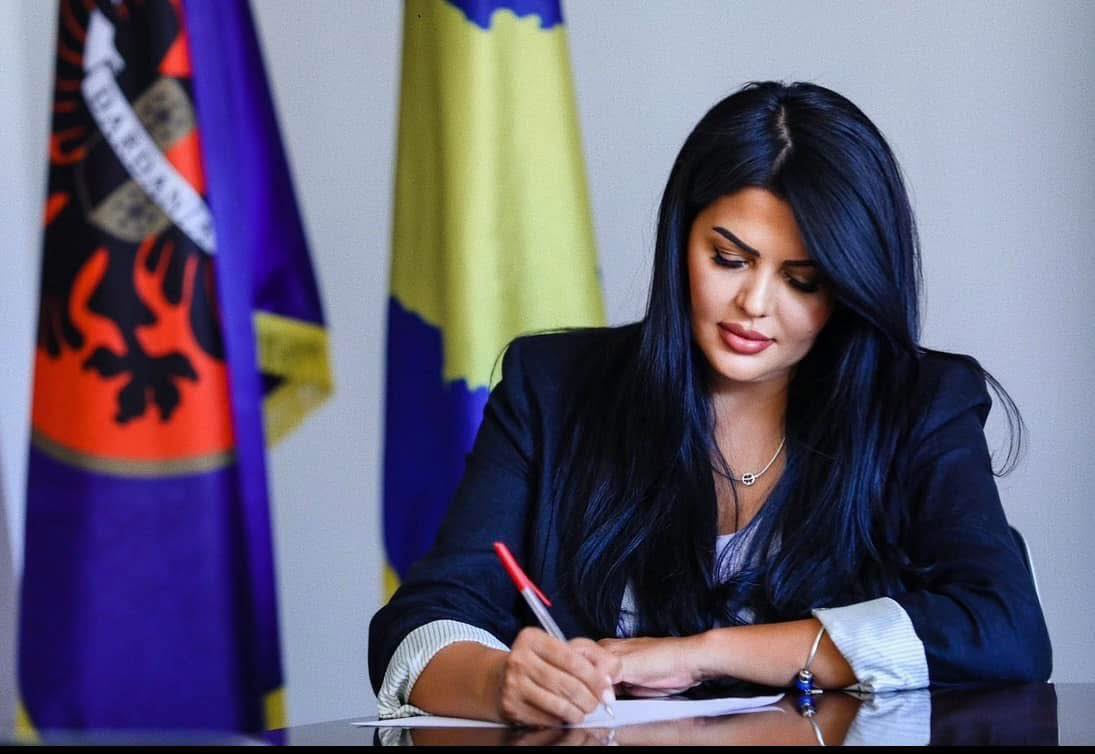 Krasniqi: Kurti pranoi obsesionin për pushtet absolut dhe ëndrrën për t’i pasur 80 deputetë që ta kthejë Kosovën në pronë private