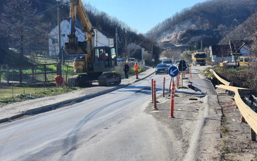 Rruga e shembur në Carralevë fillon të rregullohet, Ministria e Infrastrukturës jep tender mbi 240 mijë euro për sanimin e saj