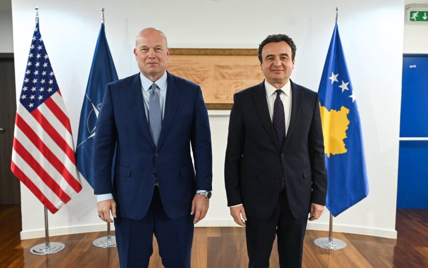 Whitaker shkruan për takimin me Kurtin, e potencon përkushtimin e Kosovës për të blerë “artikuj” të mbrojtjes nga SHBA