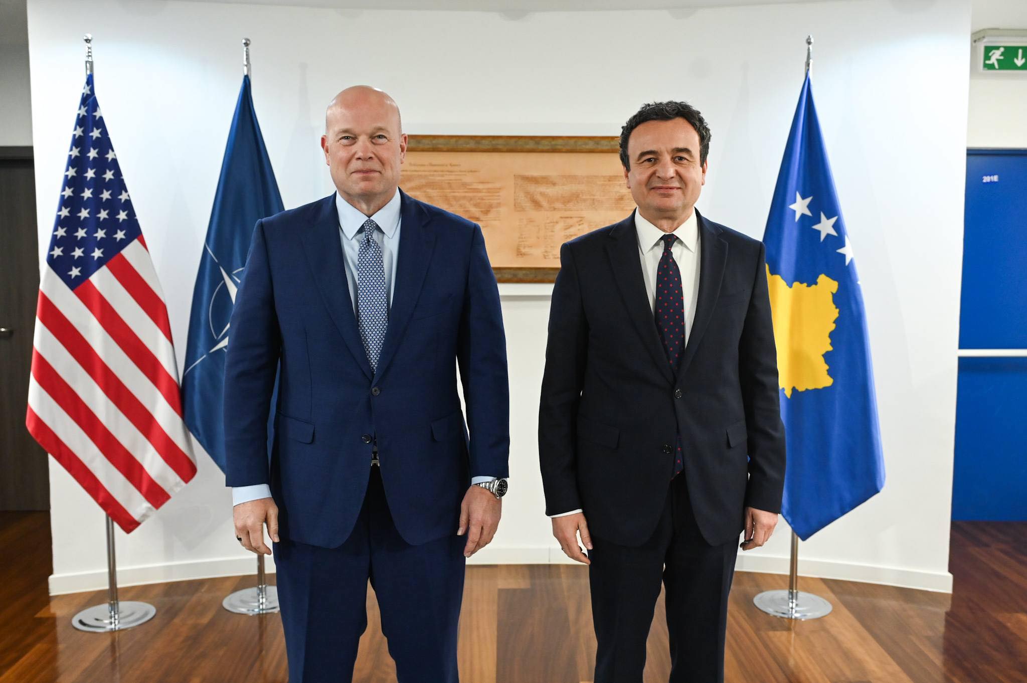 Whitaker shkruan për takimin me Kurtin, e potencon përkushtimin e Kosovës për të blerë “artikuj” të mbrojtjes nga SHBA