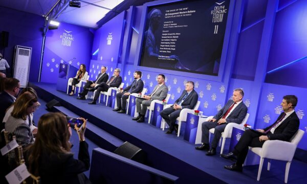 Konjufca nga Forumi Ekonomik në Greqi i kërkon BE-së që t’ia japë shpejt Kosovës statusin e kandidatit