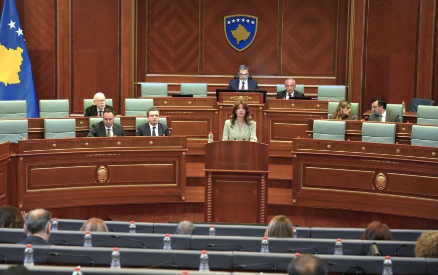 Shtyhet seanca, punimet vazhdojnë në 14:00