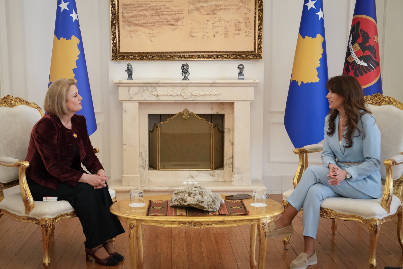 Haxhiu priti në një takim Rushitin: Po bëni punë të palodhshme