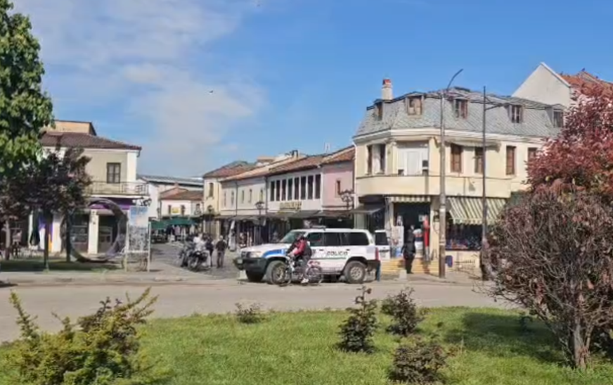 Plagosje në pazarin e vjetër në Korçë, tre persona bëhen për spital