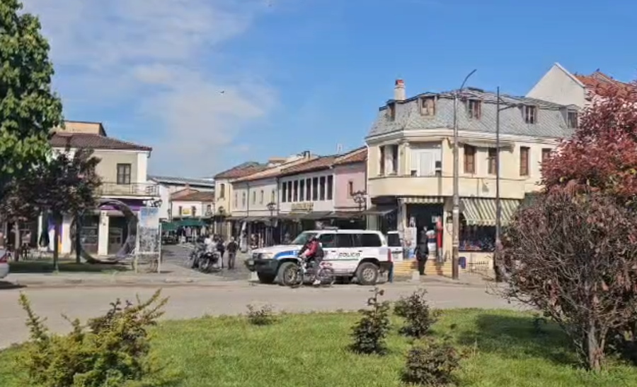 Plagosje në pazarin e vjetër në Korçë, tre persona bëhen për spital