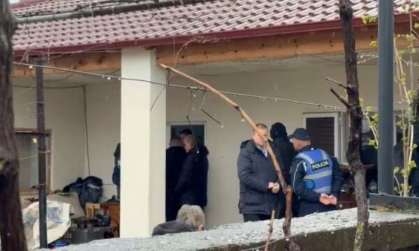 Korçë: 78 vjeçari u gjet pa shenja jete, dyshohet se është vrarë