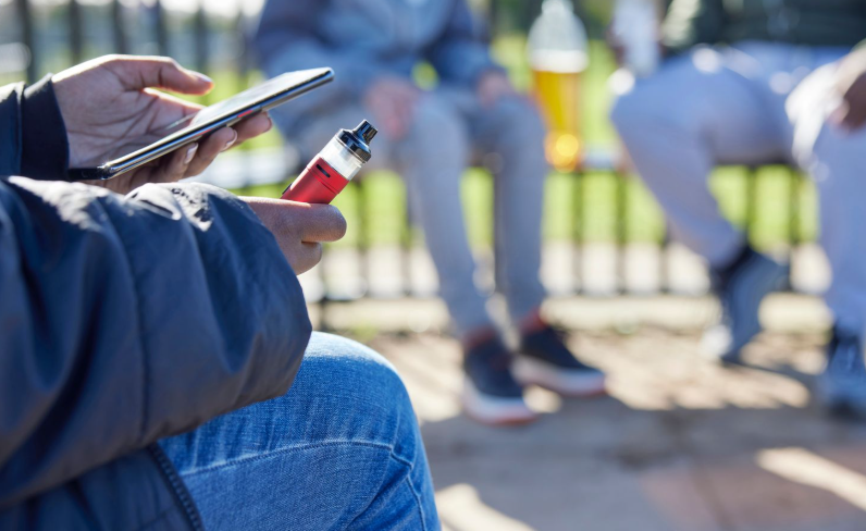 Britani: Kushdo që ka lindur pas vitit 2008 do të ndalohet të pijë duhan