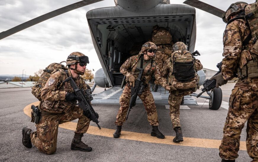 KFOR-i kryen stërvitje me helikopterë në Pejë