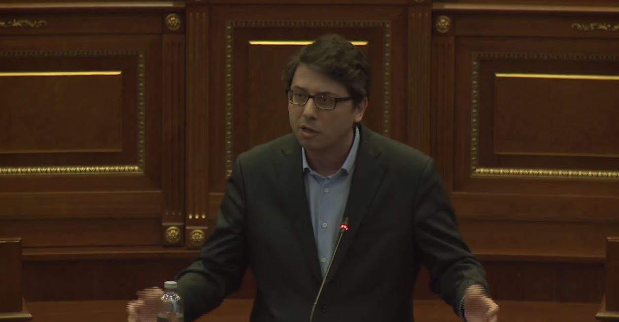 Murati: E pavërtetë që bizneset po ikin për shkak të çmimeve të naftës