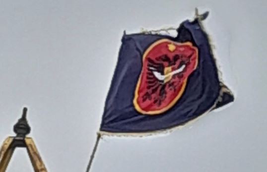 Flamuri dardan vendoset në Kosmaq të Drenicës në respekt të përfundimit të mandatit të Osmanit