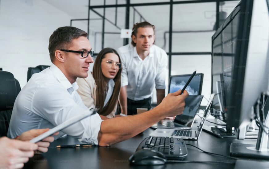 Studimi: Njerëzit mbi 40 vjeç duhet të punojnë vetëm 3 ditë në javë