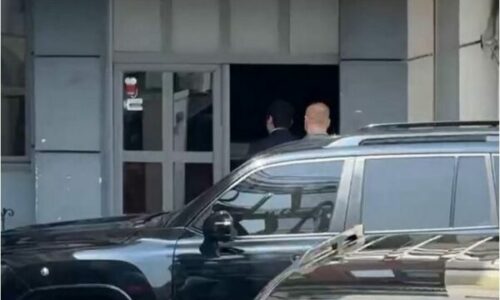 22 ditë afat për Presidentin, Kurti mbërrin në Kuvend, pas pak takimi me Abdixhikun